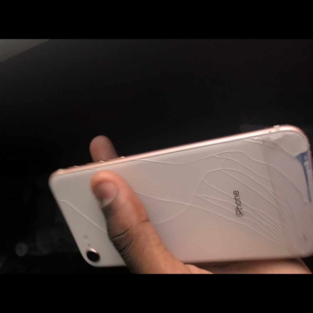 iPhone 8 - Picture 3 of 8